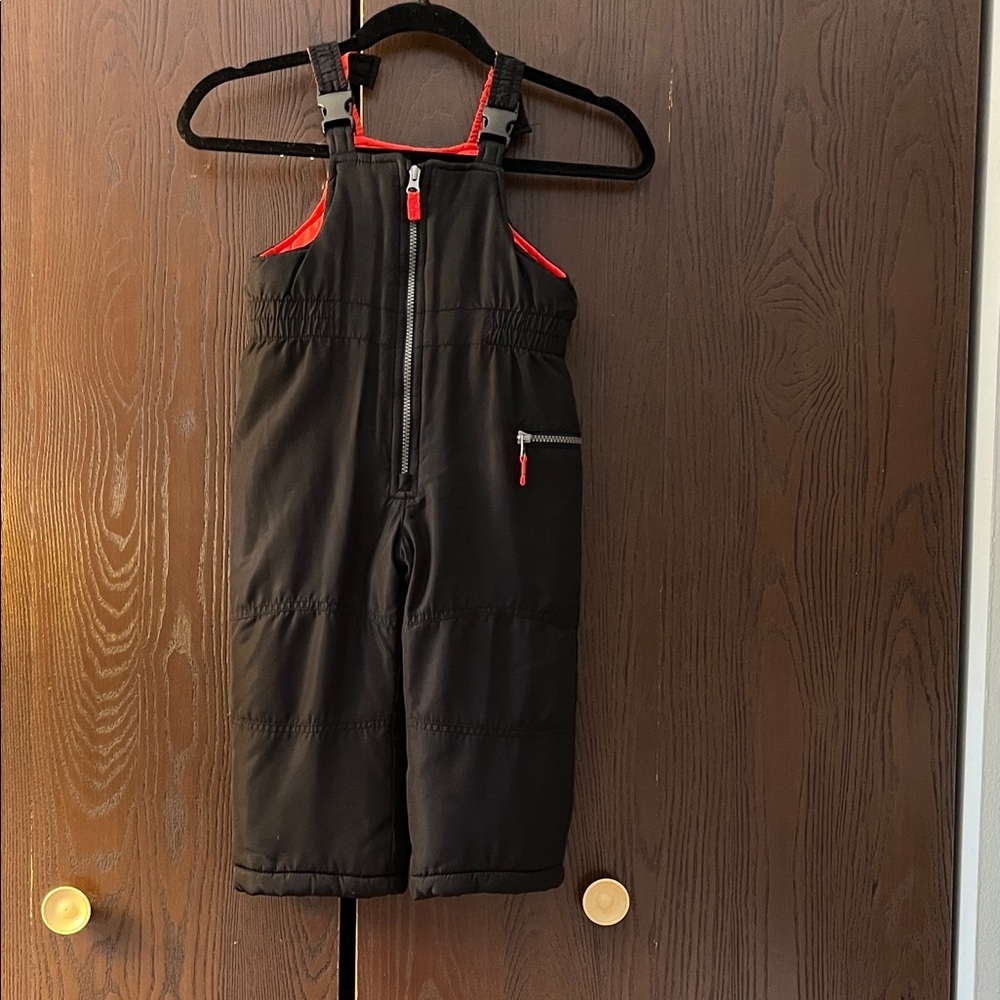 Carter’s child’s snow bibs. Black. Size 4T